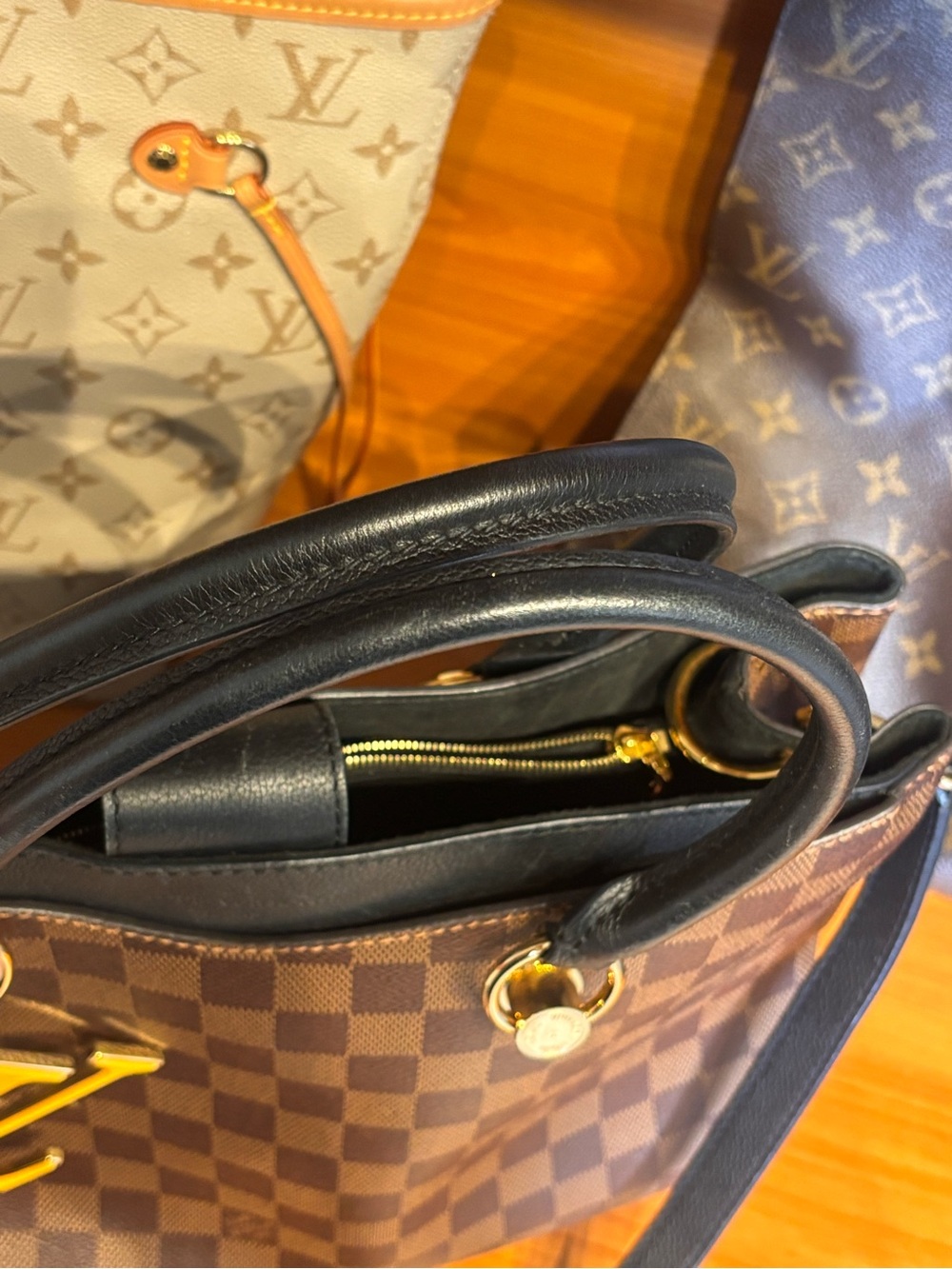 Gorgeous Louis Vuitton Riverside - Picture 7 of 16
